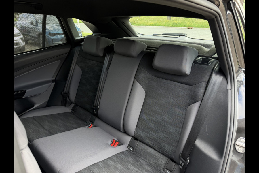 Volkswagen ID.4 Life 77 kWh / Trekhaak / Adapt. Cruise / Carplay / PDC V+A / Stoel verwarming
