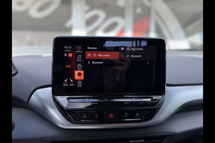 Volkswagen ID.4 Life 77 kWh / Trekhaak / Adapt. Cruise / Carplay / PDC V+A / Stoel verwarming