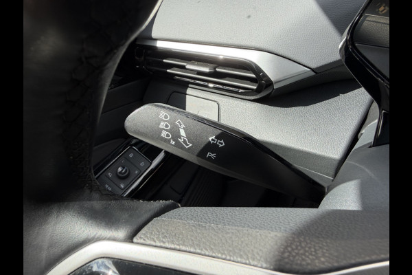 Volkswagen ID.4 Life 77 kWh / Trekhaak / Adapt. Cruise / Carplay / PDC V+A / Stoel verwarming