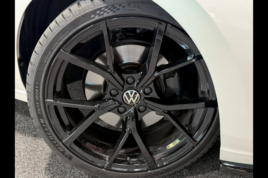 Volkswagen Golf 1.5 eTSI 1st Edition |GTI Pack|IQ-Light|Trekhaak|Massage|Panorama|Stuurverw.|Full opt.