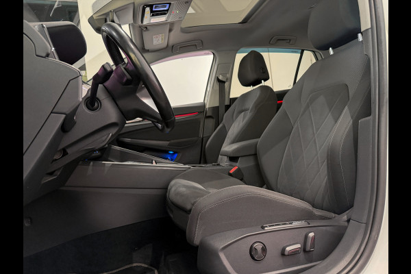 Volkswagen Golf 1.5 eTSI 1st Edition |GTI Pack|IQ-Light|Trekhaak|Massage|Panorama|Stuurverw.|Full opt.