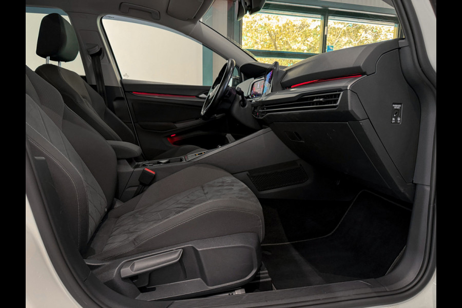 Volkswagen Golf 1.5 eTSI 1st Edition |GTI Pack|IQ-Light|Trekhaak|Massage|Panorama|Stuurverw.|Full opt.