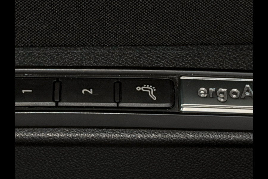 Volkswagen Golf 1.5 eTSI 1st Edition |GTI Pack|IQ-Light|Trekhaak|Massage|Panorama|Stuurverw.|Full opt.