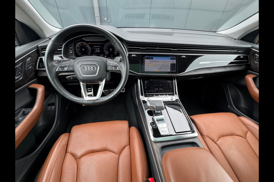 Audi Q8 55 TFSI quattro * S-line * Panoramadak * Dealer onderh. *