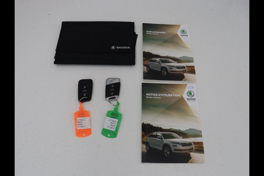 Škoda Kodiaq 1.5 TSI Sportline Business 7p. | Panoramadak | 360 Camera | Carplay | Trekhaak | Navigatie | Climate control | DAB+ | Adaptive cruise | Stoel & stuurwielverwarming | Side assist