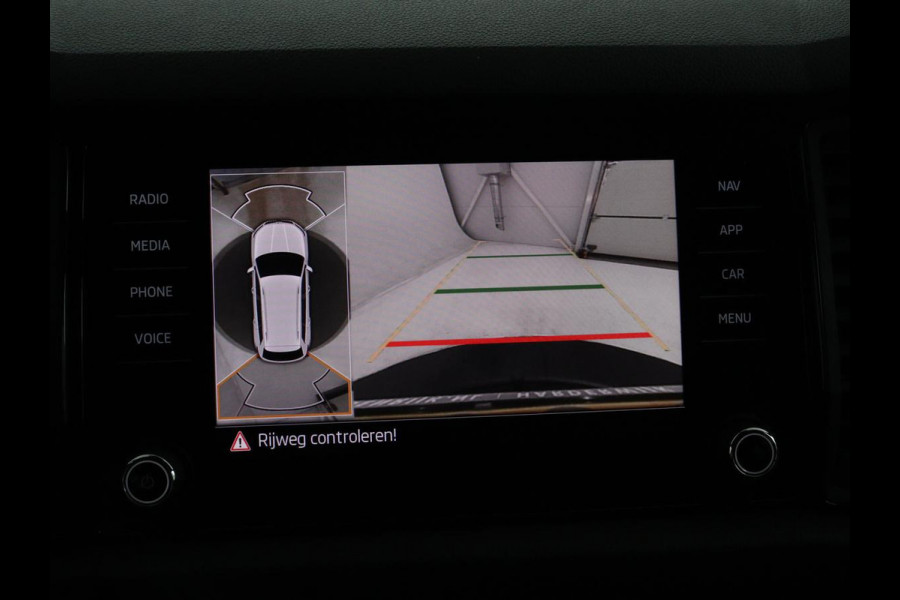 Škoda Kodiaq 1.5 TSI Sportline Business 7p. | Panoramadak | 360 Camera | Carplay | Trekhaak | Navigatie | Climate control | DAB+ | Adaptive cruise | Stoel & stuurwielverwarming | Side assist