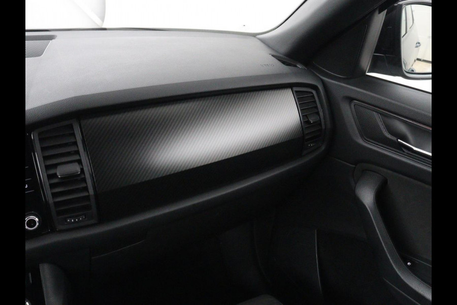 Škoda Kodiaq 1.5 TSI Sportline Business 7p. | Panoramadak | 360 Camera | Carplay | Trekhaak | Navigatie | Climate control | DAB+ | Adaptive cruise | Stoel & stuurwielverwarming | Side assist