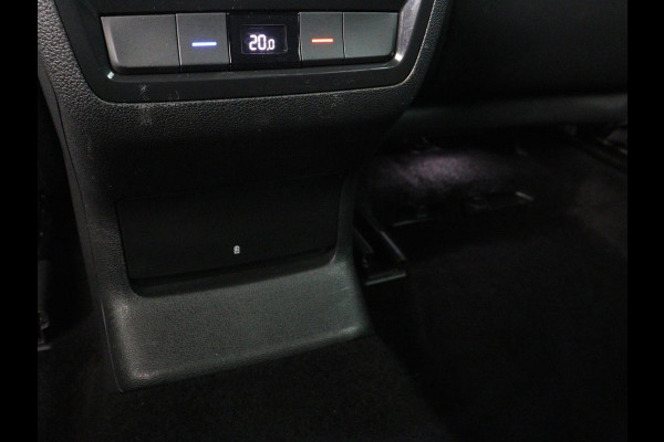 Škoda Kodiaq 1.5 TSI Sportline Business 7p. | Panoramadak | 360 Camera | Carplay | Trekhaak | Navigatie | Climate control | DAB+ | Adaptive cruise | Stoel & stuurwielverwarming | Side assist