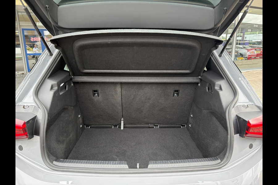 CUPRA Born Essential 62 kWh | 19 Inch | PDC V+A | Carplay | Stuurverwarming |