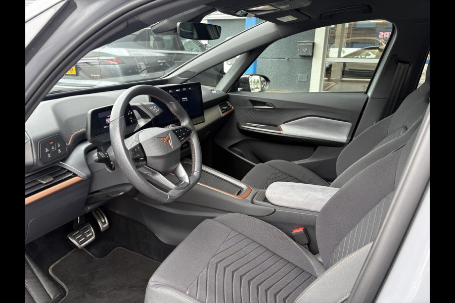 CUPRA Born Essential 62 kWh | 19 Inch | PDC V+A | Carplay | Stuurverwarming |