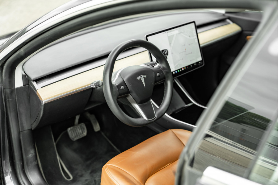 Tesla Model 3 Standard RWD Plus | Trekhaak | Tabacco Leder | SOH 93%