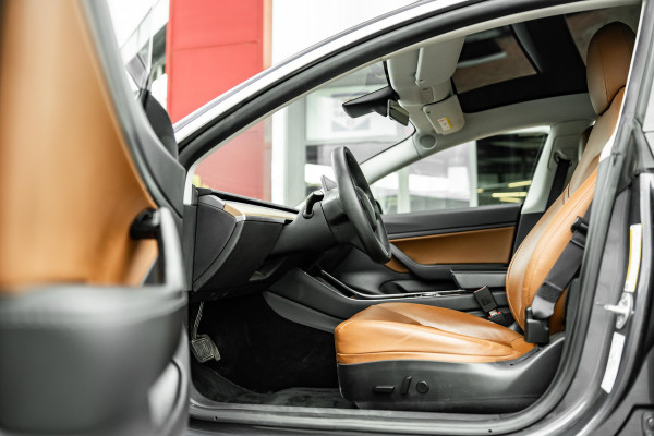 Tesla Model 3 Standard RWD Plus | Trekhaak | Tabacco Leder | SOH 93%
