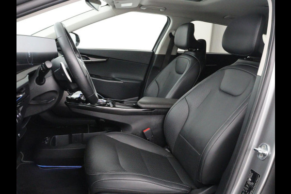 Kia Ev6 Plus Advanced 77.4 kWh | SOH 93,7% | Panoramadak | 360 camera | Stoel & stuurverwarming | Stoelkoeling | Adaptive cruise | Climate control | Navigatie | DAB+ | Bluetooth | Carplay | Sfeerverlichting | Keyless | Meridan surround | Side assist