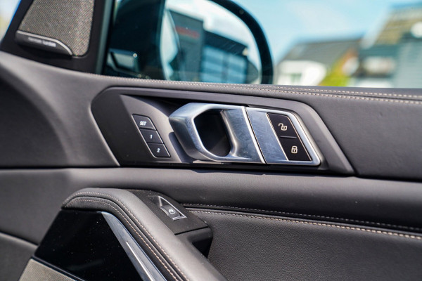BMW X5 XDrive50e High Executive | X5M Kuipstoelen | Driving assistant Prof | HuD | Dravit Grau | Luchtvering | Stoelverkoeling |