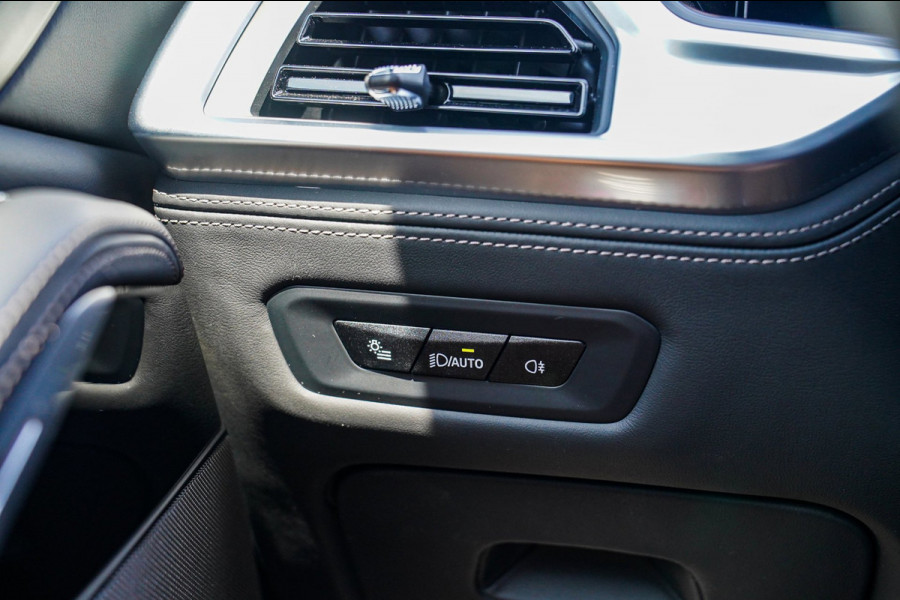 BMW X5 XDrive50e High Executive | X5M Kuipstoelen | Driving assistant Prof | HuD | Dravit Grau | Luchtvering | Stoelverkoeling |