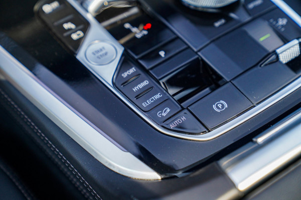 BMW X5 XDrive50e High Executive | X5M Kuipstoelen | Driving assistant Prof | HuD | Dravit Grau | Luchtvering | Stoelverkoeling |