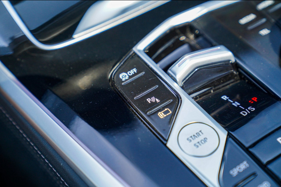 BMW X5 XDrive50e High Executive | X5M Kuipstoelen | Driving assistant Prof | HuD | Dravit Grau | Luchtvering | Stoelverkoeling |