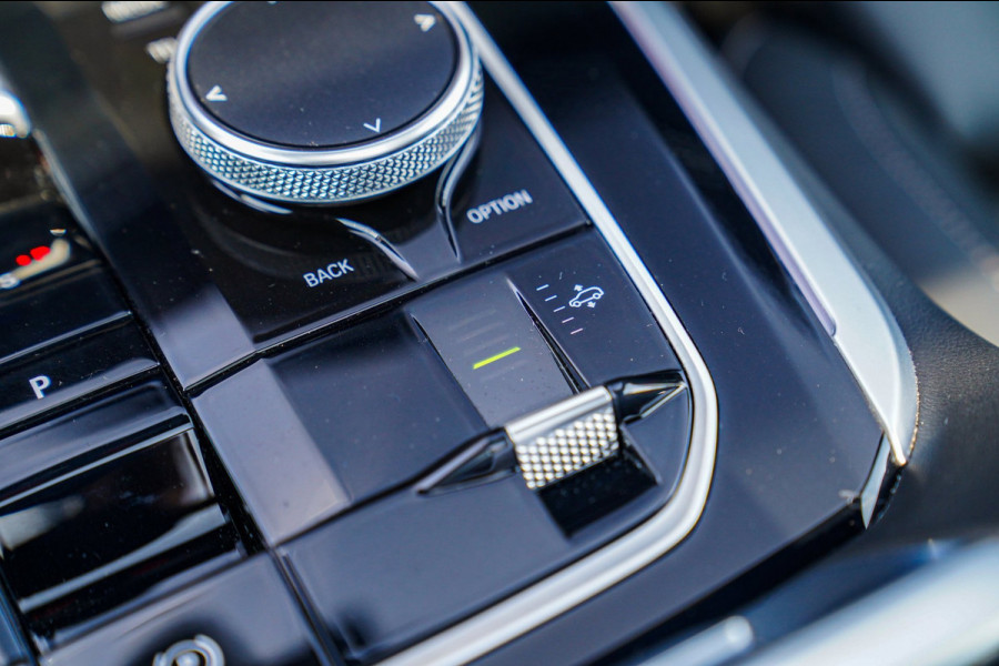 BMW X5 XDrive50e High Executive | X5M Kuipstoelen | Driving assistant Prof | HuD | Dravit Grau | Luchtvering | Stoelverkoeling |
