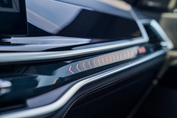 BMW X5 XDrive50e High Executive | X5M Kuipstoelen | Driving assistant Prof | HuD | Dravit Grau | Luchtvering | Stoelverkoeling |