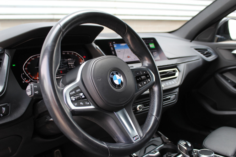 BMW 1-serie 118i High Executive M-Sport Plus | Shadow Line | Panoramadak | Leder | Active Cruise