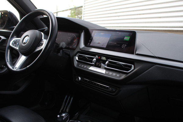 BMW 1-serie 118i High Executive M-Sport Plus | Shadow Line | Panoramadak | Leder | Active Cruise