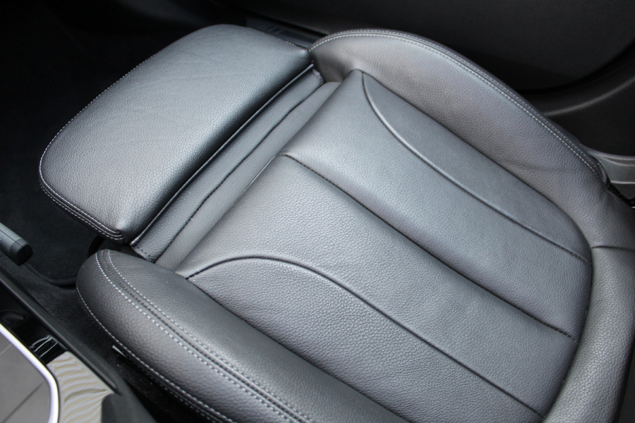 BMW 1-serie 118i High Executive M-Sport Plus | Shadow Line | Panoramadak | Leder | Active Cruise
