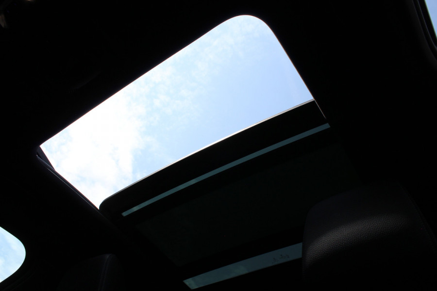 BMW 1-serie 118i High Executive M-Sport Plus | Shadow Line | Panoramadak | Leder | Active Cruise