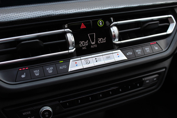 BMW 1-serie 118i High Executive M-Sport Plus | Shadow Line | Panoramadak | Leder | Active Cruise