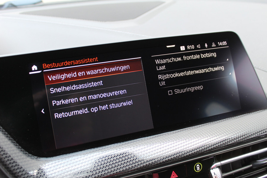 BMW 1-serie 118i High Executive M-Sport Plus | Shadow Line | Panoramadak | Leder | Active Cruise