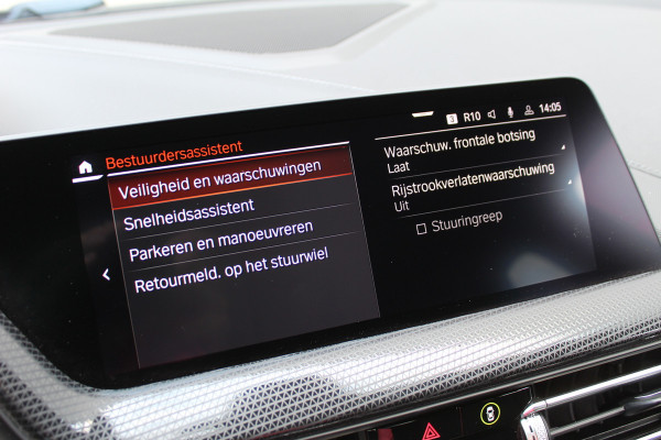 BMW 1-serie 118i High Executive M-Sport Plus | Shadow Line | Panoramadak | Leder | Active Cruise