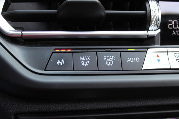 BMW 1-serie 118i High Executive M-Sport Plus | Shadow Line | Panoramadak | Leder | Active Cruise