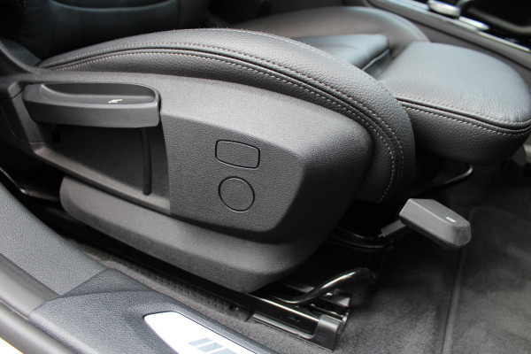 BMW 1-serie 118i High Executive M-Sport Plus | Shadow Line | Panoramadak | Leder | Active Cruise