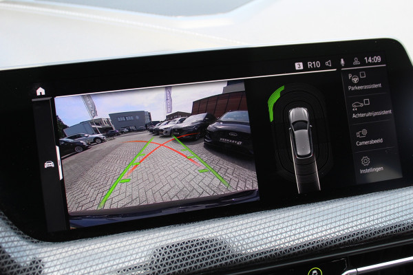BMW 1-serie 118i High Executive M-Sport Plus | Shadow Line | Panoramadak | Leder | Active Cruise