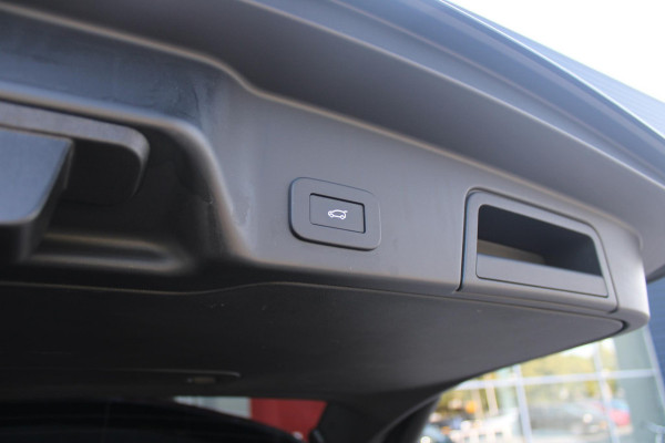 Land Rover Range Rover Evoque 1.5 P300e AWD 254PK R-DYNAMIC HSE | PANORAMISCH SCHUIF / KANTELDAK | ELEKTRISCH VERSTELBARE VOORSTOELEN / BESTUURDERSTOEL MET GEHEUGEN | LEDEREN BEKLEDING | VOORSTOELEN  VERWARMBAAR | 20" LICHTMETALEN VELGEN | KEYLESS ENTRY / START | DODEHOEK DETECTIE | EXTRA GETINTE ACHTERRUITEN | FULL LED KOPLAMPEN | LED ACHTERLICHTEN | ADAPTIVE CRUISE CONTROL | APPLE CARPLAY | ACHTERKLEP ELEKTRISCH BEDIENBAAR | MERIDIAN PREMIUM AUDIO SYSTEEM | RODE REMKLAUWEN |