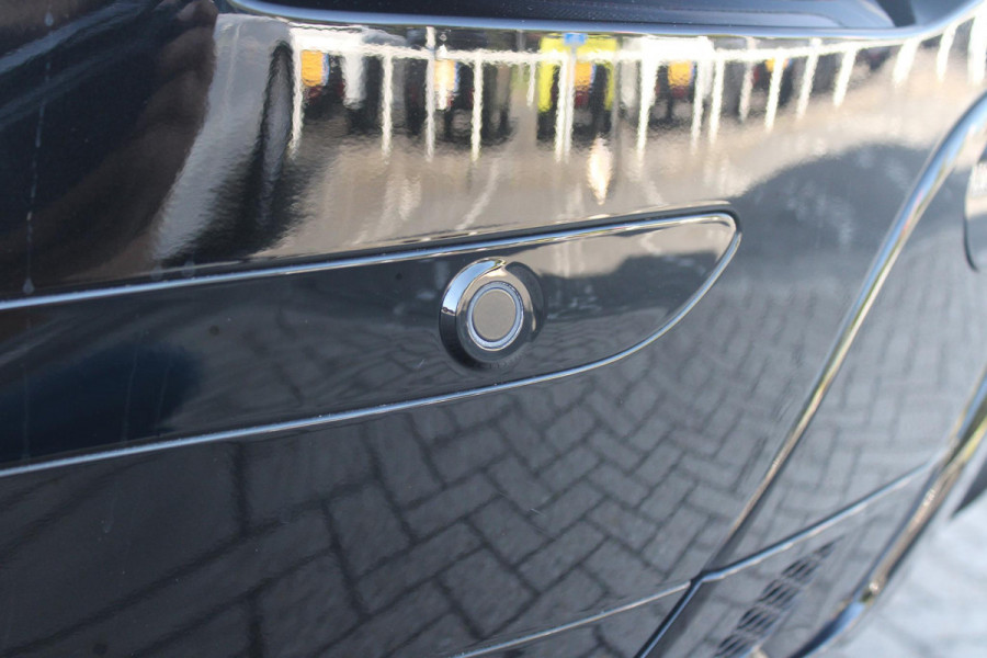 Land Rover Range Rover Evoque 1.5 P300e AWD 254PK R-DYNAMIC HSE | PANORAMISCH SCHUIF / KANTELDAK | ELEKTRISCH VERSTELBARE VOORSTOELEN / BESTUURDERSTOEL MET GEHEUGEN | LEDEREN BEKLEDING | VOORSTOELEN  VERWARMBAAR | 20" LICHTMETALEN VELGEN | KEYLESS ENTRY / START | DODEHOEK DETECTIE | EXTRA GETINTE ACHTERRUITEN | FULL LED KOPLAMPEN | LED ACHTERLICHTEN | ADAPTIVE CRUISE CONTROL | APPLE CARPLAY | ACHTERKLEP ELEKTRISCH BEDIENBAAR | MERIDIAN PREMIUM AUDIO SYSTEEM | RODE REMKLAUWEN |