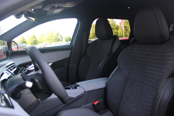 Peugeot 5008 1.2 Hybrid 145PK ALLURE 7p | 360° VISION & DRIVE ASSIST PACK: ANTI DIEFSTAL ALARM MET SUPERVEGRENDELING/VERWARMBAAR VOLLEDEREN STUURWIEL/VISEOPARK 360° HD CAMERA'S MET PARKEERHULP VOOR, BUITENSPIEGELS MET KANTELFUNCTIE BIJ HET ACHTERUITRIJDEN/ADAPTIVE CRUISE CONTROL MET STOP & GO FUNCTIE, REAR CROSS TRAFFIC ALERT, LANE CHANGE ASSIST, DODEHOEK DETECTIE, GROOTLICHT ASSISTENT | PANORAMIC NAVIGATION PACK: PEUGEOT PANORAMIC i-COCKPIT MET GEBOGEN EN ZWEVEND HD SCHERM/PEUGEOT 3D NAVIGATIE/SPRAAKHERKENNING/3-USB AANSLUITINGEN/DRAADLOZE TELEFOONLADER | SEAT PACK: AGR STOEL MET