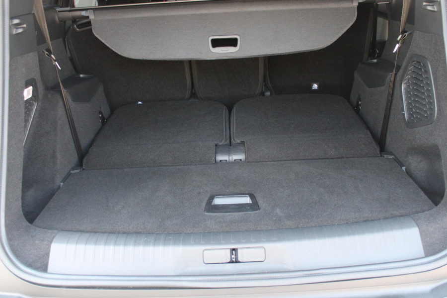 Peugeot 5008 1.2 Hybrid 145PK ALLURE 7p | 360° VISION & DRIVE ASSIST PACK: ANTI DIEFSTAL ALARM MET SUPERVEGRENDELING/VERWARMBAAR VOLLEDEREN STUURWIEL/VISEOPARK 360° HD CAMERA'S MET PARKEERHULP VOOR, BUITENSPIEGELS MET KANTELFUNCTIE BIJ HET ACHTERUITRIJDEN/ADAPTIVE CRUISE CONTROL MET STOP & GO FUNCTIE, REAR CROSS TRAFFIC ALERT, LANE CHANGE ASSIST, DODEHOEK DETECTIE, GROOTLICHT ASSISTENT | PANORAMIC NAVIGATION PACK: PEUGEOT PANORAMIC i-COCKPIT MET GEBOGEN EN ZWEVEND HD SCHERM/PEUGEOT 3D NAVIGATIE/SPRAAKHERKENNING/3-USB AANSLUITINGEN/DRAADLOZE TELEFOONLADER | SEAT PACK: AGR STOEL MET