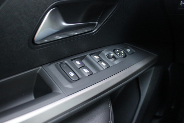 Peugeot 5008 1.2 Hybrid 145PK ALLURE 7p | 360° VISION & DRIVE ASSIST PACK: ANTI DIEFSTAL ALARM MET SUPERVEGRENDELING/VERWARMBAAR VOLLEDEREN STUURWIEL/VISEOPARK 360° HD CAMERA'S MET PARKEERHULP VOOR, BUITENSPIEGELS MET KANTELFUNCTIE BIJ HET ACHTERUITRIJDEN/ADAPTIVE CRUISE CONTROL MET STOP & GO FUNCTIE, REAR CROSS TRAFFIC ALERT, LANE CHANGE ASSIST, DODEHOEK DETECTIE, GROOTLICHT ASSISTENT | PANORAMIC NAVIGATION PACK: PEUGEOT PANORAMIC i-COCKPIT MET GEBOGEN EN ZWEVEND HD SCHERM/PEUGEOT 3D NAVIGATIE/SPRAAKHERKENNING/3-USB AANSLUITINGEN/DRAADLOZE TELEFOONLADER | SEAT PACK: AGR STOEL MET