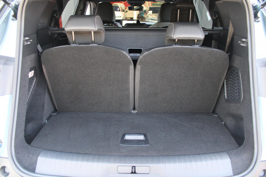 Peugeot 5008 1.2 Hybrid 145PK ALLURE 7p | 360° VISION & DRIVE ASSIST PACK: ANTI DIEFSTAL ALARM MET SUPERVEGRENDELING/VERWARMBAAR VOLLEDEREN STUURWIEL/VISEOPARK 360° HD CAMERA'S MET PARKEERHULP VOOR, BUITENSPIEGELS MET KANTELFUNCTIE BIJ HET ACHTERUITRIJDEN/ADAPTIVE CRUISE CONTROL MET STOP & GO FUNCTIE, REAR CROSS TRAFFIC ALERT, LANE CHANGE ASSIST, DODEHOEK DETECTIE, GROOTLICHT ASSISTENT | PANORAMIC NAVIGATION PACK: PEUGEOT PANORAMIC i-COCKPIT MET GEBOGEN EN ZWEVEND HD SCHERM/PEUGEOT 3D NAVIGATIE/SPRAAKHERKENNING/3-USB AANSLUITINGEN/DRAADLOZE TELEFOONLADER | SEAT PACK: AGR STOEL MET