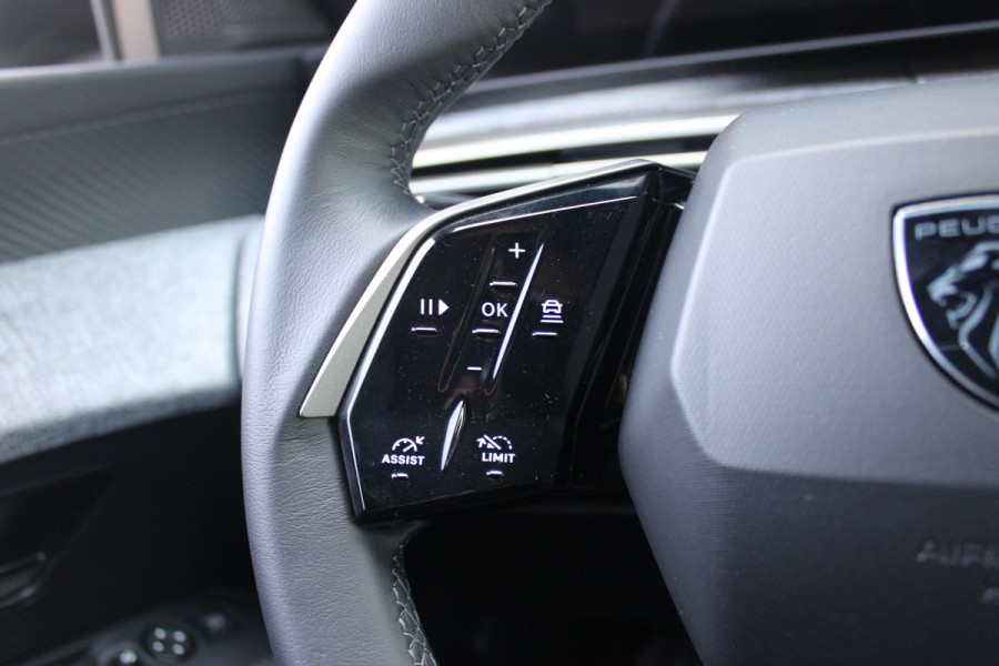 Peugeot 5008 1.2 Hybrid 145PK ALLURE 7p | 360° VISION & DRIVE ASSIST PACK: ANTI DIEFSTAL ALARM MET SUPERVEGRENDELING/VERWARMBAAR VOLLEDEREN STUURWIEL/VISEOPARK 360° HD CAMERA'S MET PARKEERHULP VOOR, BUITENSPIEGELS MET KANTELFUNCTIE BIJ HET ACHTERUITRIJDEN/ADAPTIVE CRUISE CONTROL MET STOP & GO FUNCTIE, REAR CROSS TRAFFIC ALERT, LANE CHANGE ASSIST, DODEHOEK DETECTIE, GROOTLICHT ASSISTENT | PANORAMIC NAVIGATION PACK: PEUGEOT PANORAMIC i-COCKPIT MET GEBOGEN EN ZWEVEND HD SCHERM/PEUGEOT 3D NAVIGATIE/SPRAAKHERKENNING/3-USB AANSLUITINGEN/DRAADLOZE TELEFOONLADER | SEAT PACK: AGR STOEL MET