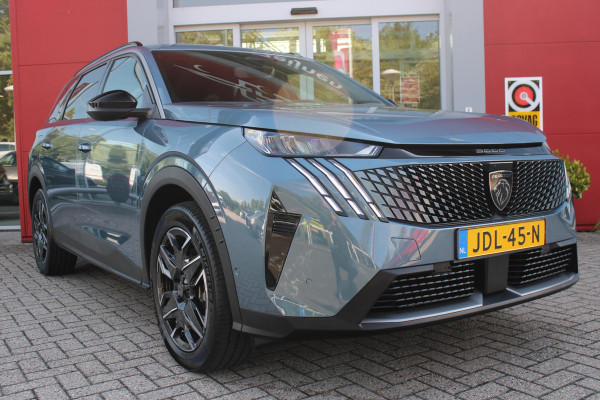 Peugeot 5008 1.2 Hybrid 145PK ALLURE 7p | 360° VISION & DRIVE ASSIST PACK: ANTI DIEFSTAL ALARM MET SUPERVEGRENDELING/VERWARMBAAR VOLLEDEREN STUURWIEL/VISEOPARK 360° HD CAMERA'S MET PARKEERHULP VOOR, BUITENSPIEGELS MET KANTELFUNCTIE BIJ HET ACHTERUITRIJDEN/ADAPTIVE CRUISE CONTROL MET STOP & GO FUNCTIE, REAR CROSS TRAFFIC ALERT, LANE CHANGE ASSIST, DODEHOEK DETECTIE, GROOTLICHT ASSISTENT | PANORAMIC NAVIGATION PACK: PEUGEOT PANORAMIC i-COCKPIT MET GEBOGEN EN ZWEVEND HD SCHERM/PEUGEOT 3D NAVIGATIE/SPRAAKHERKENNING/3-USB AANSLUITINGEN/DRAADLOZE TELEFOONLADER | SEAT PACK: AGR STOEL MET
