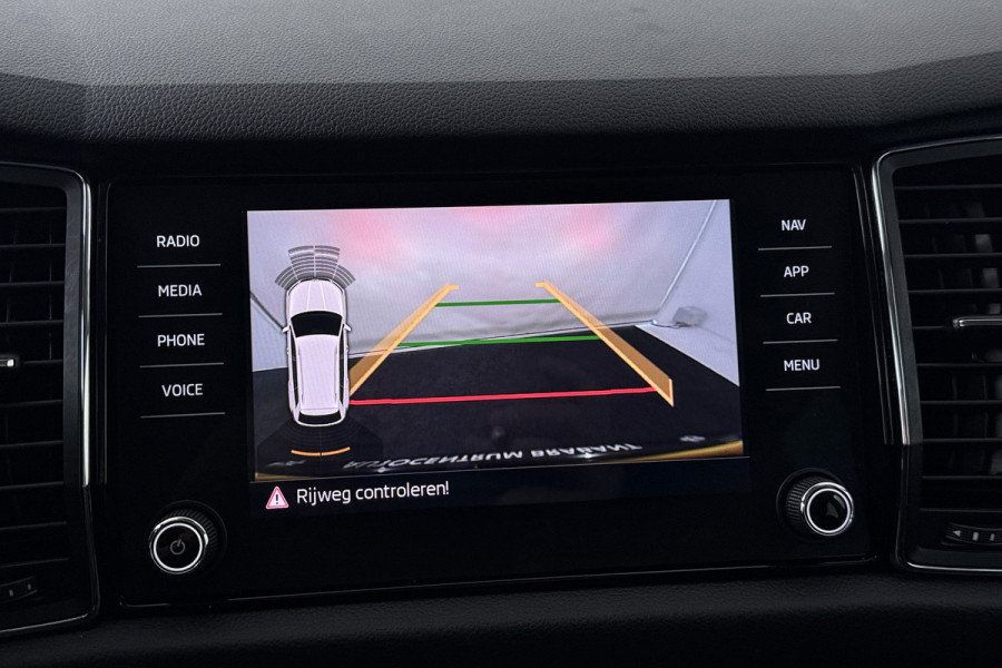 Škoda Kodiaq 1.5 TSI Business Edition 7p. (TREKHAAK WEGKLAPBAAR, NAVI, CAMERA, PDC, STOELVERWARMING, 1e EIG CARPLAY)