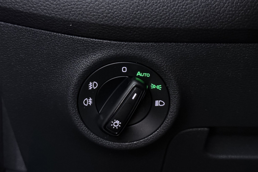 Škoda Kodiaq 1.5 TSI Business Edition 7p. (TREKHAAK WEGKLAPBAAR, NAVI, CAMERA, PDC, STOELVERWARMING, 1e EIG CARPLAY)