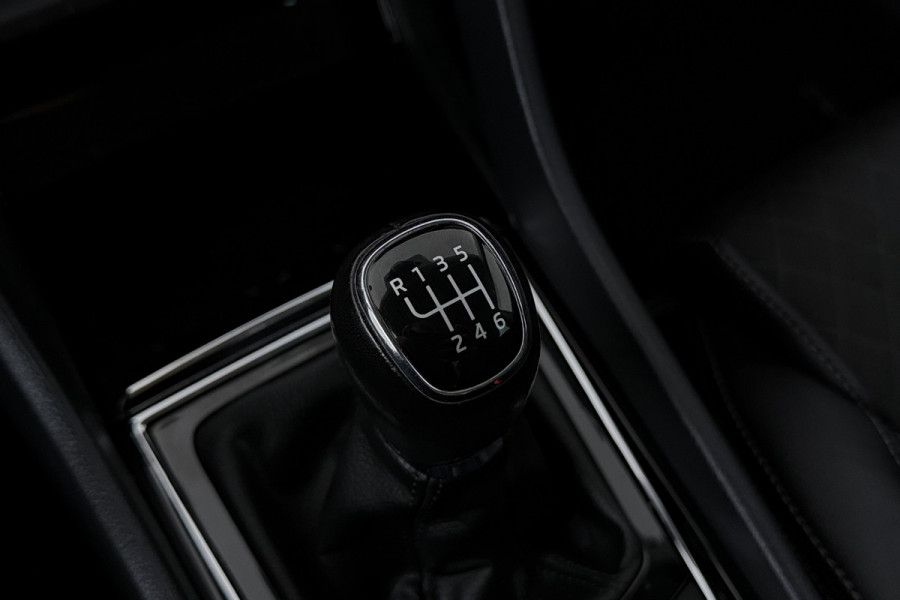 Škoda Kodiaq 1.5 TSI Business Edition 7p. (TREKHAAK WEGKLAPBAAR, NAVI, CAMERA, PDC, STOELVERWARMING, 1e EIG CARPLAY)