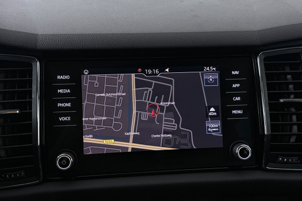 Škoda Kodiaq 1.5 TSI Business Edition 7p. (TREKHAAK WEGKLAPBAAR, NAVI, CAMERA, PDC, STOELVERWARMING, 1e EIG CARPLAY)