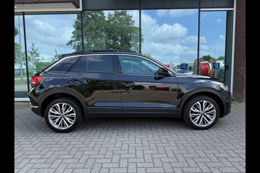 Volkswagen T-Roc 1.5 TSI Style Business - Automaat - Pano/Schuifdak - Navi - Parkeerhulp