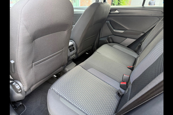 Volkswagen T-Roc 1.5 TSI Style Business - Automaat - Pano/Schuifdak - Navi - Parkeerhulp