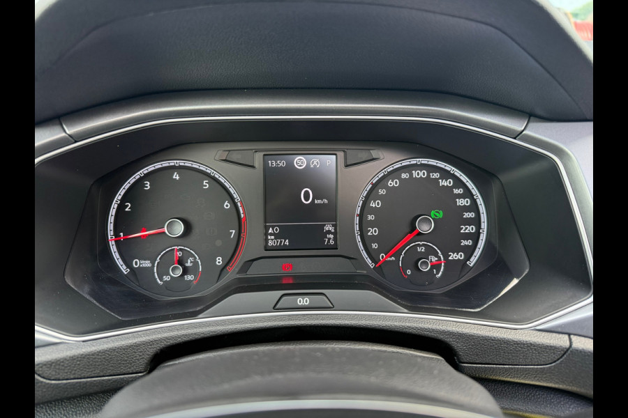 Volkswagen T-Roc 1.5 TSI Style Business - Automaat - Pano/Schuifdak - Navi - Parkeerhulp