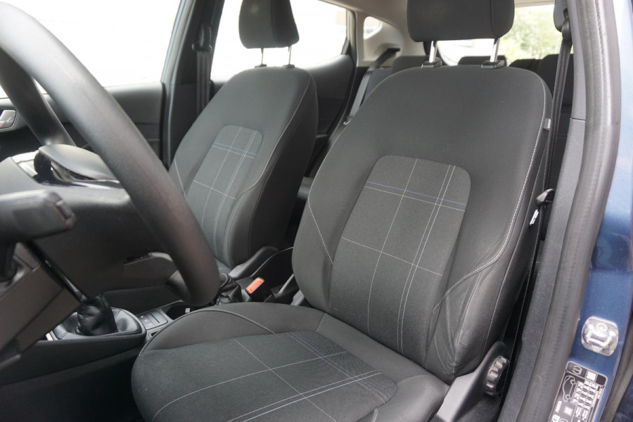 Ford Fiesta 1.1 /Navigatie/Parkeersensoren/Cruisecontrol/ Dealeronderhouden.