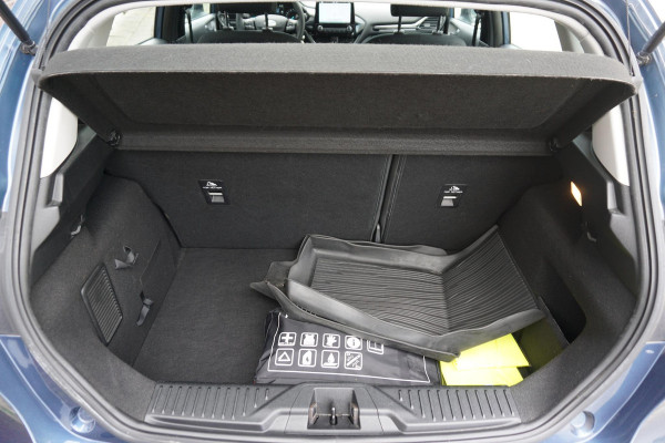 Ford Fiesta 1.1 /Navigatie/Parkeersensoren/Cruisecontrol/ Dealeronderhouden.